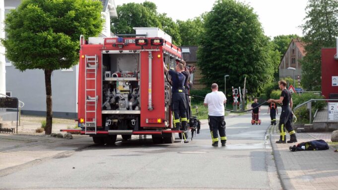 Stundenlangelöscharitenund Sachschaden bei Feuer in Husby

