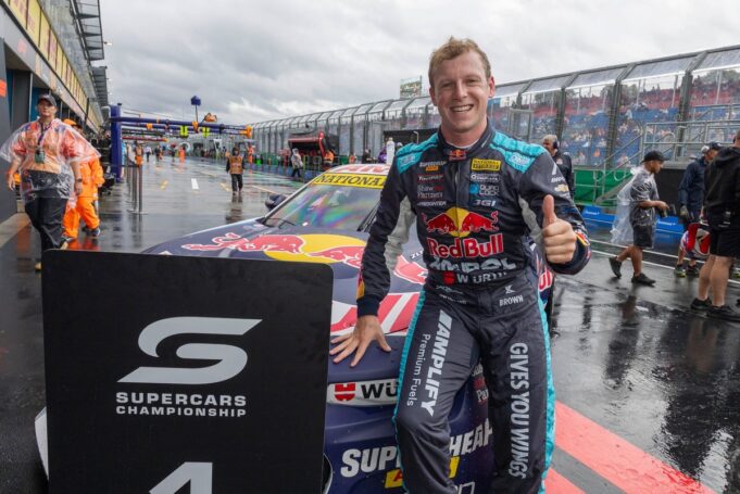 Supercar -Champion Brown schließt sich Calulig im Chicago NASCAR Cup an

