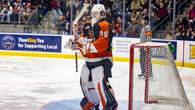 Tigers 'Megien gewinnt WHL Playoff MVP, hebt Ed Chynoweth Cup auf

