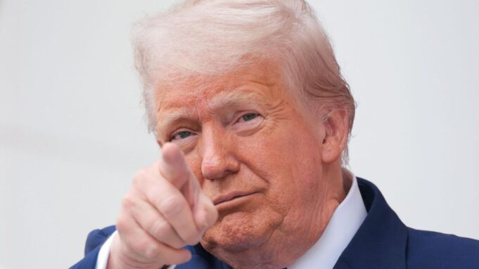 Trump Beim Memorial Day: Hetzze und Selbherlichkeit

