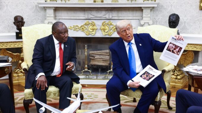 Trump Konfrontiertüdafrikas Präidentmit 