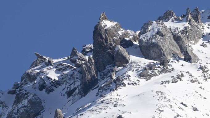 UN Mort et deuxblessésdans une Avalanche gegen Kandersteg Dans Les Alpes Bernoises

