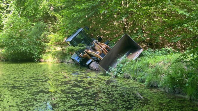 Zerstörerischeradladerfahrt Endet im Waldeich: Staatsanwaltner Ermittelt | Hessenschau.de

