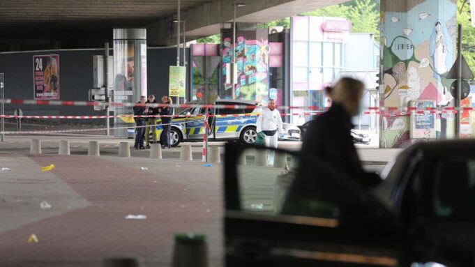 polizeifahndung nach Angriff vor Bielefelder Bar Gehor

