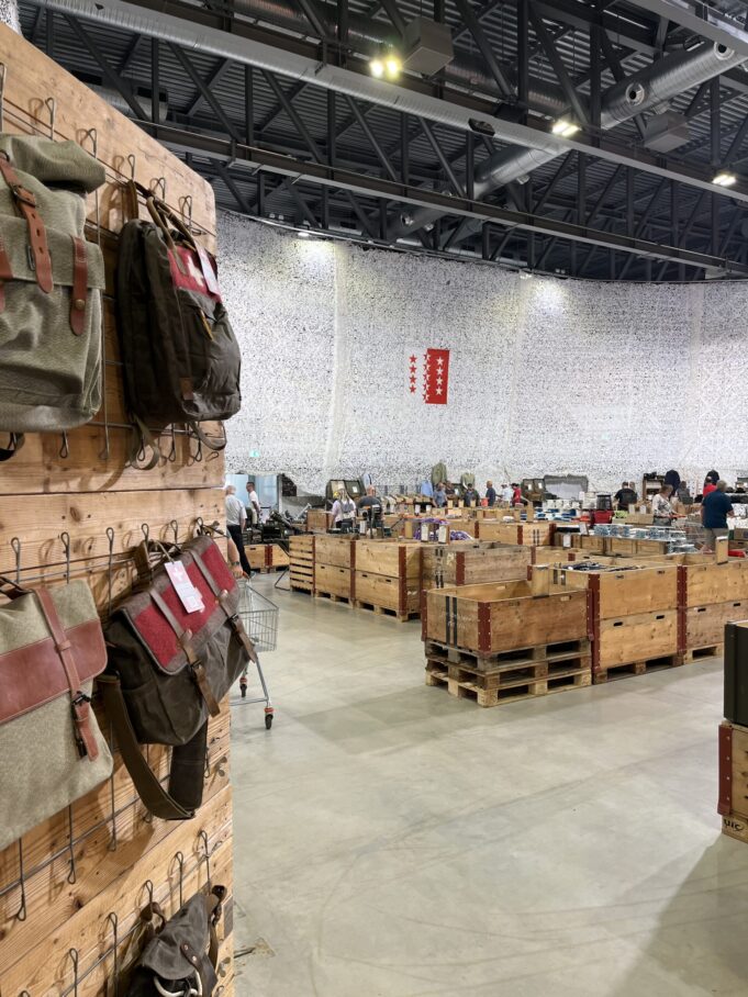 9 Tage Armee Store: Zweiite Grosssiquidation von Armeemealial und Campingartikeln Ab Hute in der Lonza Arena

