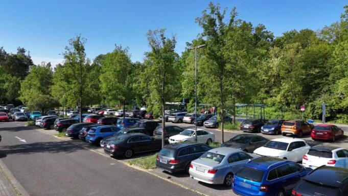 ADAC: Park-and-Ride-Pläterund Um Frankfurtsindeuberfült und Zu Eng | Hessenschau.de

