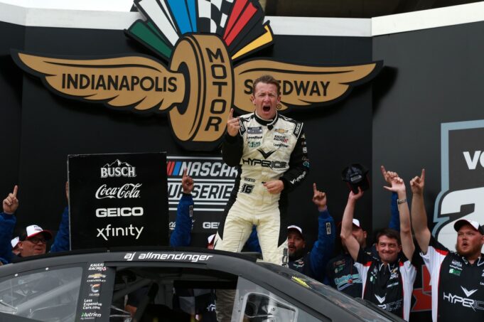 AJ Allmendinger glaubt, dass es keinen Weg gibt, er wird fast 20 Jahre lang im NASCAR -Pokal sein

