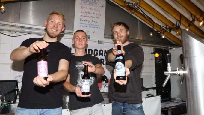 Alkoholfreie Biere Sind, die in den Glauben eingetaucht ist

