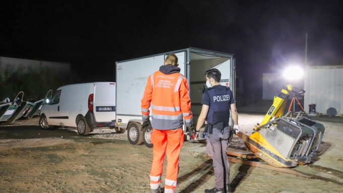 Baumaschinen-Diebstahl Fehlgeschlagen: Täterlassen Auto Stehen

