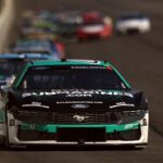 Brad Keselowski wird für unerwartete Fehler verantwortlich gemacht, was ihn zur Führung macht