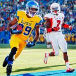 Chandler Jones von der San Jose State University starb in einem historischen Führer, der den Ball erhielt und den 33 -jährigen TD erhielt