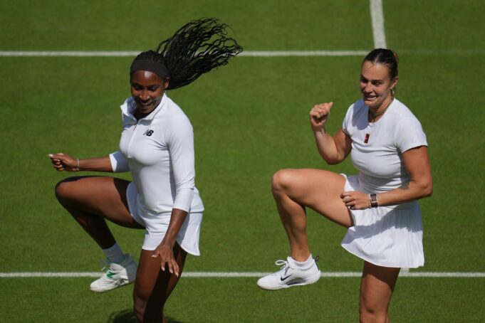 Coco GAUFF und Aryna Sabalenka finden im Center Stadium vor den Wimbledon -Meisterschaften statt

