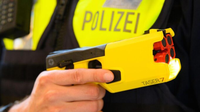 DOBRINDT Will Elektroschockerfürdie Polizei


