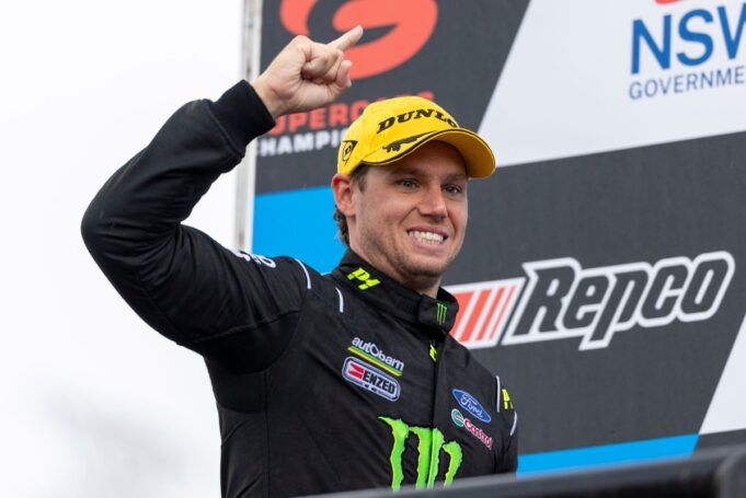 Der australische Supercar -Fahrer Cam Waters betreibt das NASCAR -LKW -Rennen auf Kalkstein

