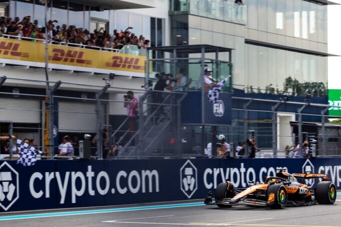 Deshalb winkt F1 zwei karierte Flaggen, um das Spiel zu beenden 

