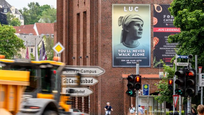 Deutsches Haus: Rätselwatteesabi-Plakat für 