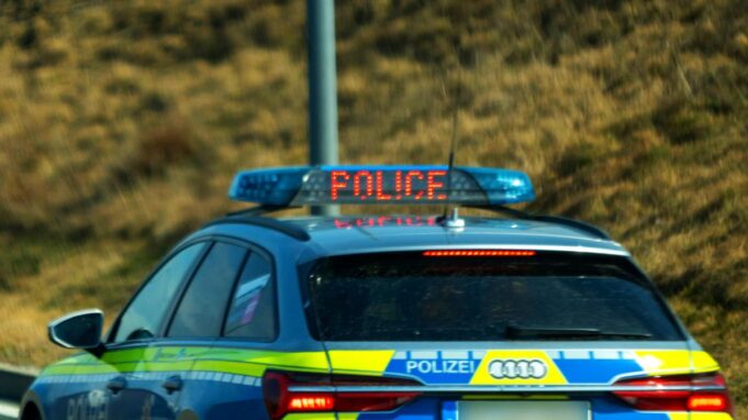 Dreisiste Raser Missbrauchen Rettungsgasse auf A1 bei BargteHeide

