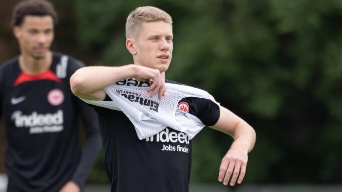 Eintracht Frankfurt: Elias Baum, der Selbstbewusste HerausForderer | Hessenschau.de

