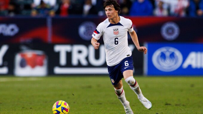 Eintracht Frankfurt News Challenger: Aaronson Gewinn MIT USA | Hessenschau.de

