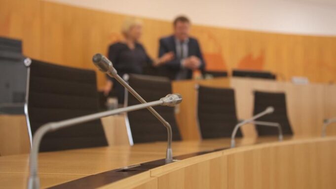 Entlassungsaffäre: Experte SiHtfürsorgePflichtim Fall Messari-Beder Nick Versverlettt | Hessenschau.de

