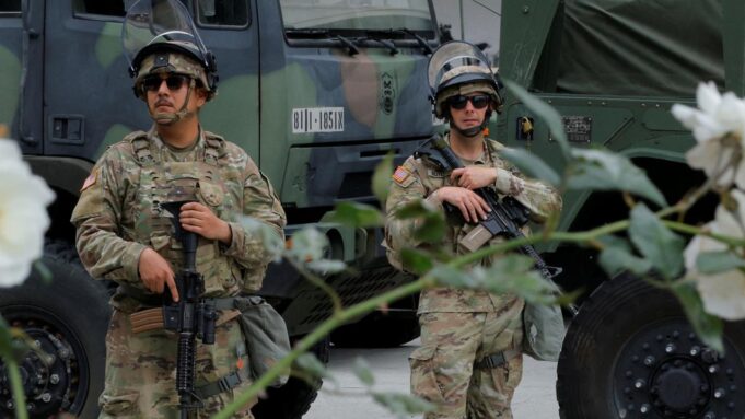 Erste Soldaten der Nationalgarde, Angeles, Angeles


