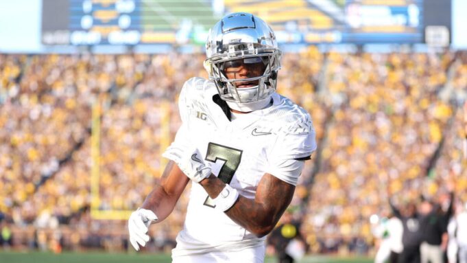 Evan Stewart verletzt: Oregon WR löst die Zeitleiste von Knieproblemen 