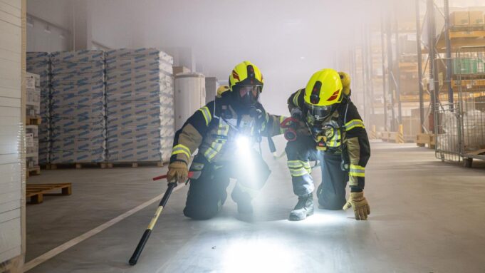 Explosion und Stichflamme bei Peter Jensen im Gewerbegebiet

