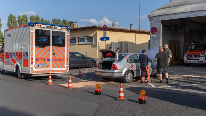 FRAU Kracht MIT Auto in Feuerwache Hessenschau.de

