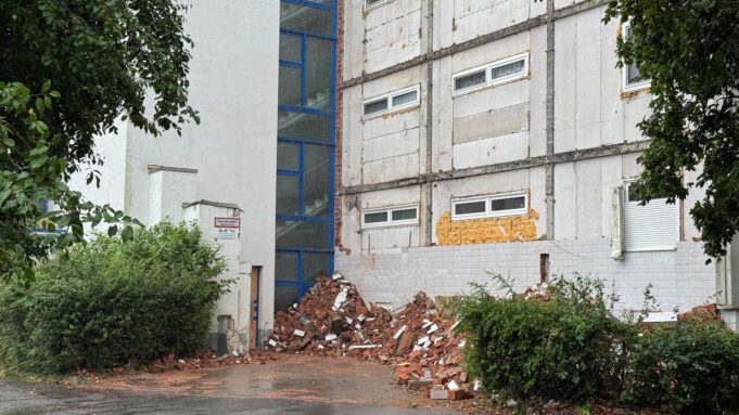 Fassadenabsturz von Billenhausen: Hochhaus-Mieter Könnennicht in Wohnungen Zurück | Hessenschau.de

