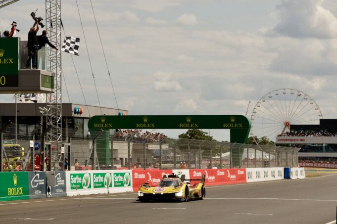 Ferrari gewinnt 1-2-3 mit Porsche

