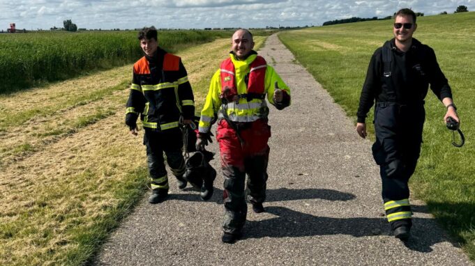 FreewilligeFeuerwehr Gückstadtret Rettet Hund aus dem Schlick

