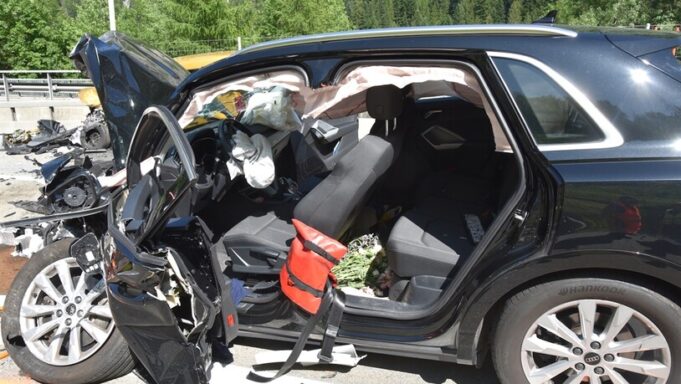 Frontalcrash auf der a13: fünfverletzte bei scherem unlass nach dem crapeeig-tunnel

