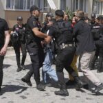 Fügen Sie 50 Personnes Interpelléesen Armment de la Marchedesferertés Interditeài Stanbul