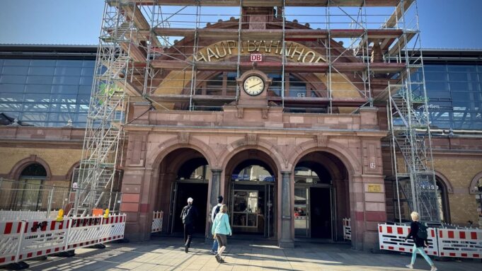 Gerüst Am Erfurter Hauptbahnhof: Das ist der Grund

