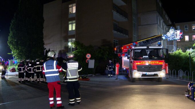 Helfer Berichten von Dramatischen Szenen - Verdacht der Brandstiftung

