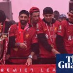 In dem Bericht heißt es, dass der britische Fußball Druck zwischen Geld und Fans ausgesetzt ist. finanziell