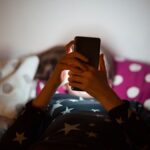 Jugendlich -Lesen -Eintauchkraft. Ist Das Schlimm?