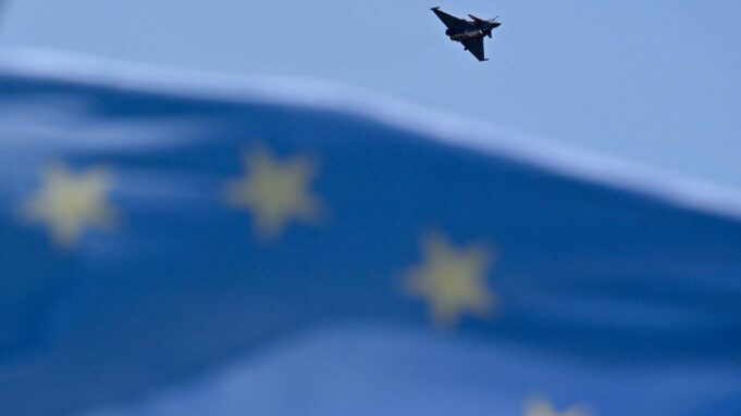 L'Avion de Chasse du Futur, Symbole des Division Seuropéennessur Ladéfense

