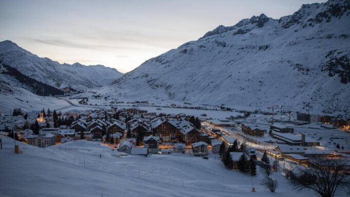L'Hôtellie Suisse A Saignéunesaish Hivernale Records, Dopée Parl'Afflux de Tureistesamrikains


