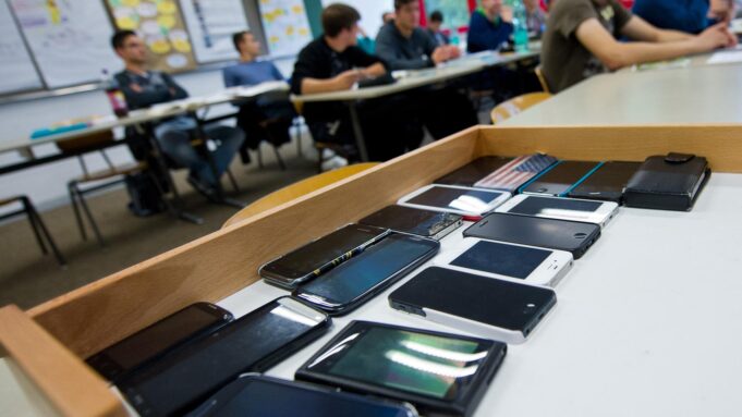 Landtagbeschliebene bequemer verbot ein Hessischen Schulen -MIT WENIGEN AUNAHNAHMEN | Hessenschau.de


