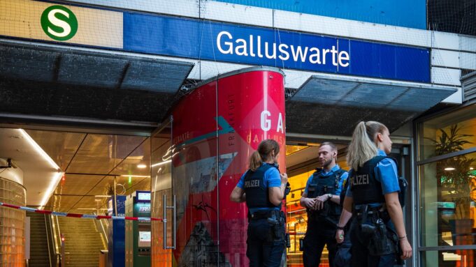 Mann in Frankfurt MIT Gaspistole Insschicht Geschossen -Täterfliehtmit S -bahn ➤ Hessen am Morgen: Die nachrichten im Stock | Hessenschau.de

