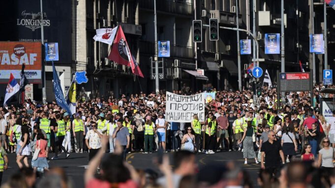 Mehr Als Proteste 25städen: Tausende Fornn Neuweiahlen in Serbien

