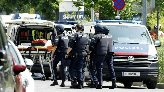 Mehrere -Totentasche nach Amoklauf Grazs Schule

