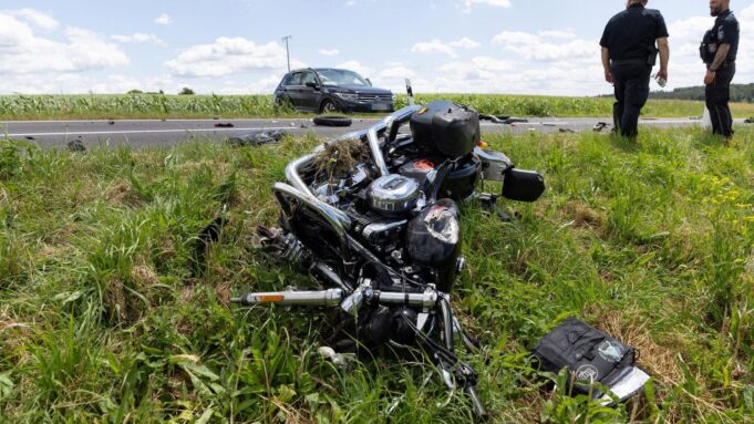 Motorradfahrer Stirbt Nachkollision MIT Auto

