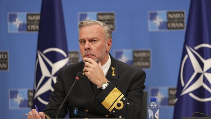 NATO - Jeepfer: Admiral, Philcht West Walkridge Roslan Engreve?


