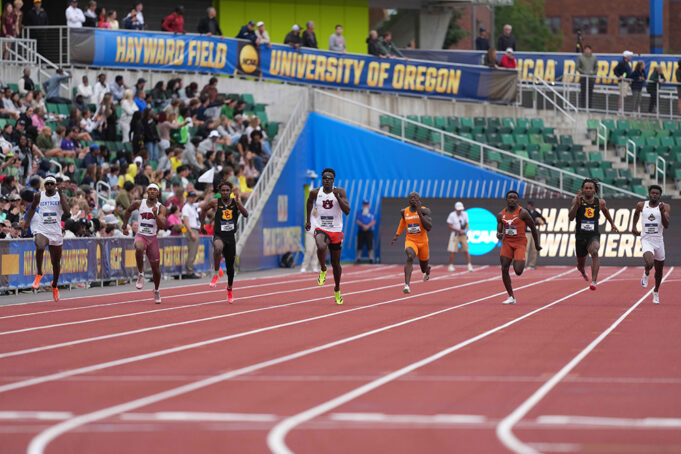NCAA Makarawu, ein Trio von Männern unter 200-20

