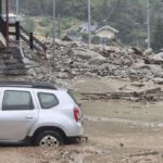 Nach -Gewitter von Der Schweiz: Bahntrassee und Strassenverschüttet
