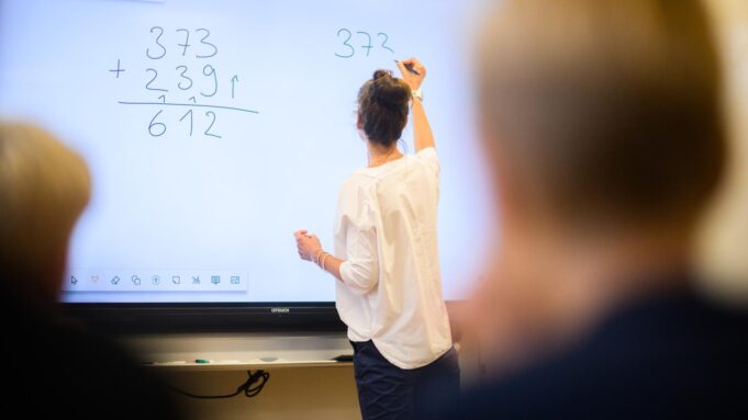 Nachuberlastungsanzeigen: Lehrernenfühlensich von staatlichem Schulamteeinschüchtert | Hessenschau.de

