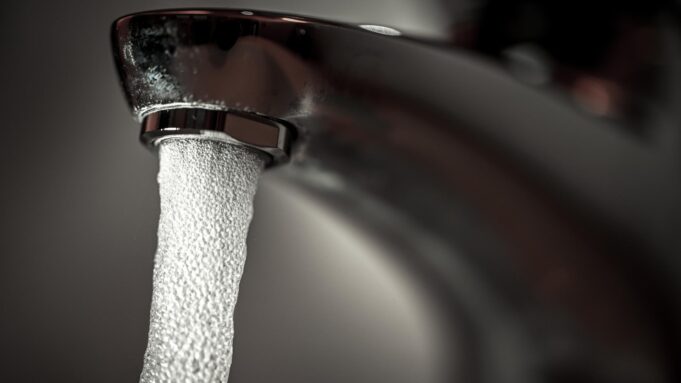 Neue Enthülungen: Haben Dielöhngerzu Vielelfürihr Wasser Gezahlt? | Hessenschau.de

