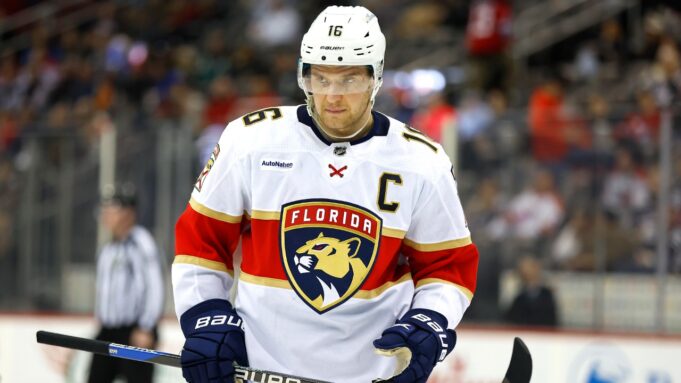 Panther Captain Aleksander Barkov sammelt Selke, Clancy Trophy

